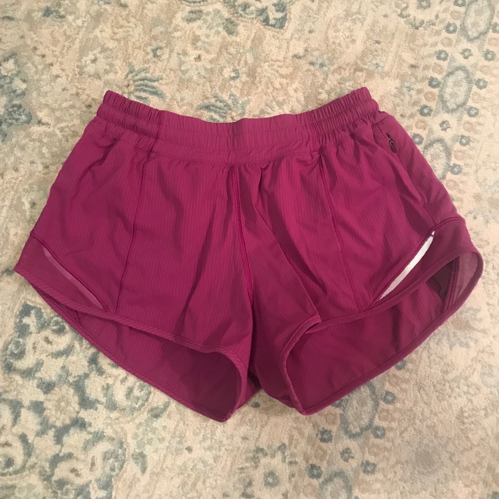 Lululemon Hotty Hot Shorts 2.5” Size 4